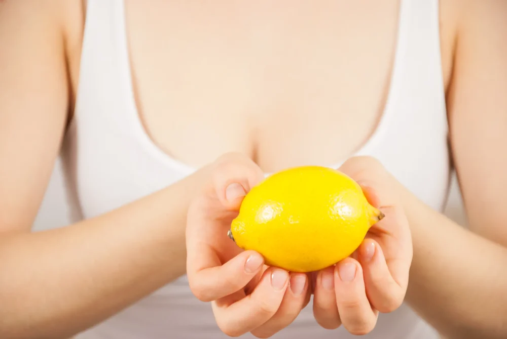 Faire grossir sa poitrine avec du citron