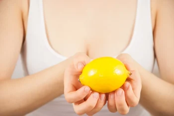 Faire grossir sa poitrine avec du citron
