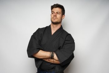 Comment porter le kimono homme ?