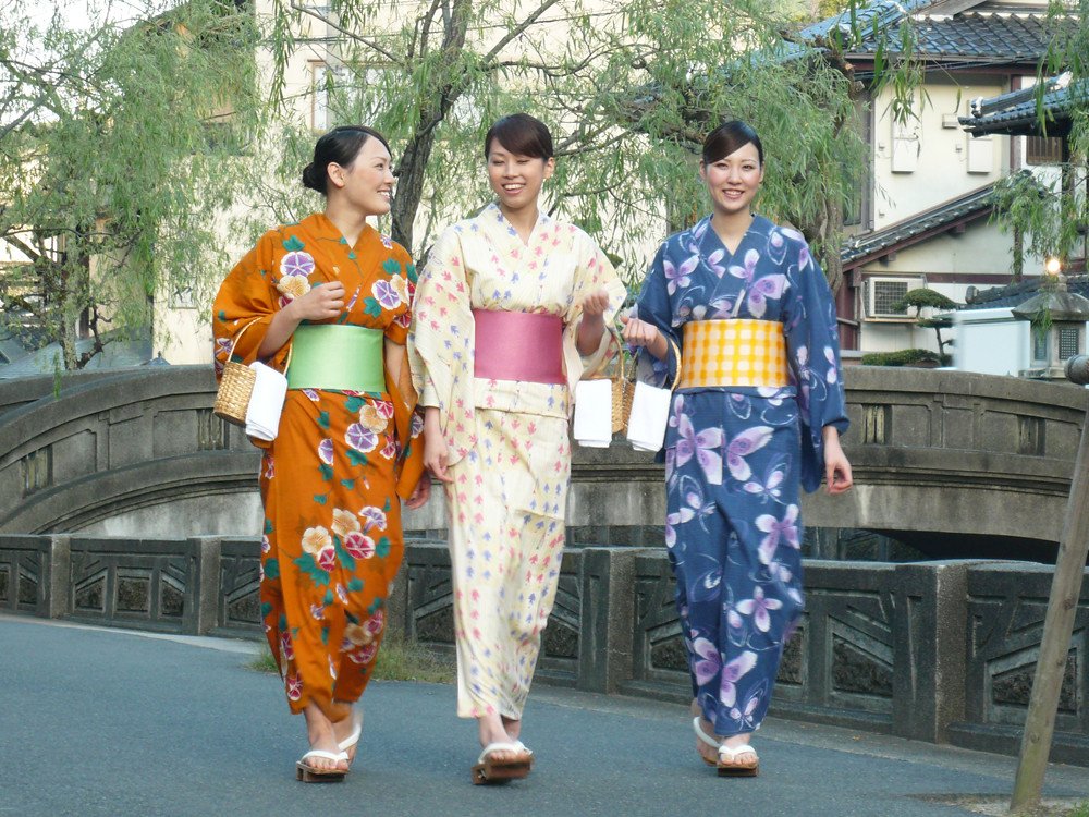 Comment reconnaitre un kimono japonais femme authentique ?